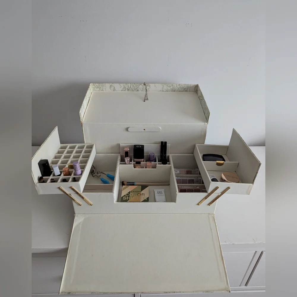 Large Floral Farmhouse Make Up Storage Container